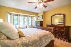 335-895-Maple-Ave-027