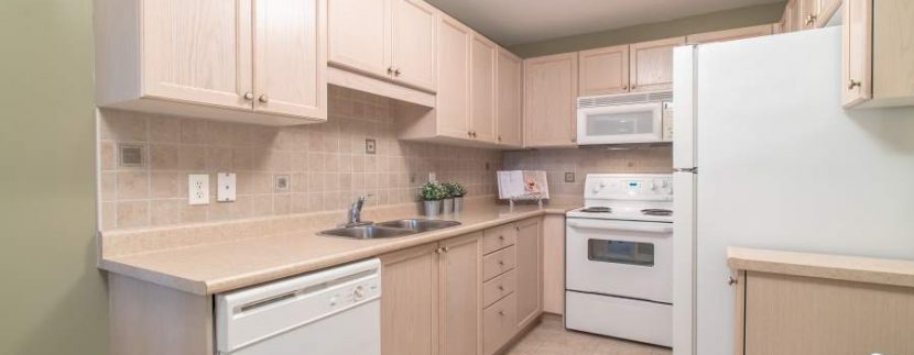 304-2085-Amherst-Heights-028