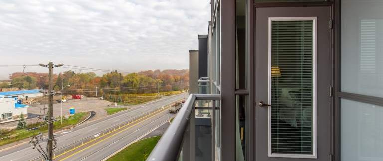 626-5230-Dundas-Street011