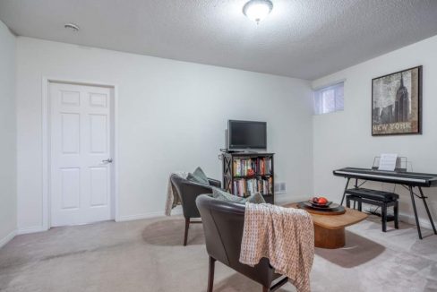 5460-Blue-Spruce-Ave-017