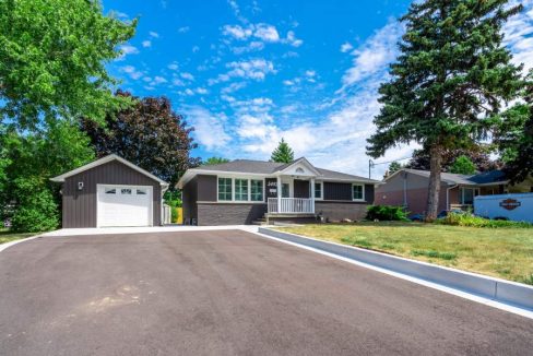 5482-Randolph-Cres-001