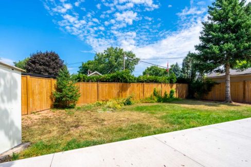 5482-Randolph-Cres-009