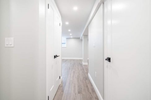 5482-Randolph-Cres-013