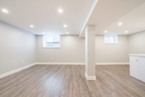 5482-Randolph-Cres-014