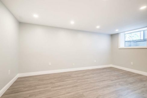 5482-Randolph-Cres-015