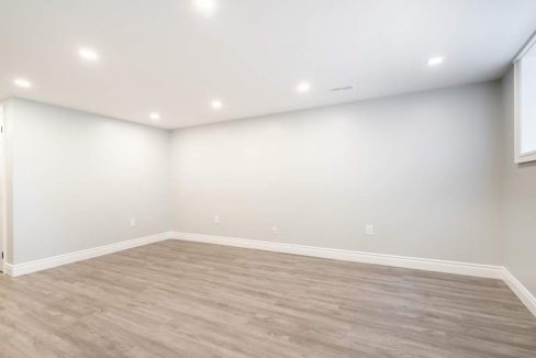 5482-Randolph-Cres-016