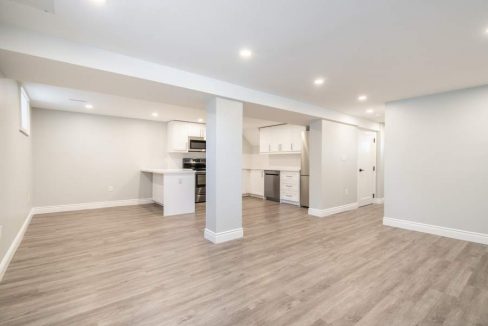 5482-Randolph-Cres-017