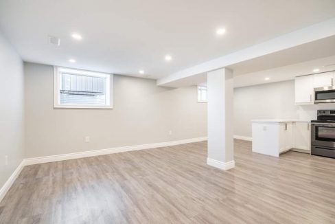 5482-Randolph-Cres-018