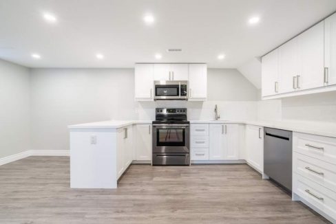 5482-Randolph-Cres-019