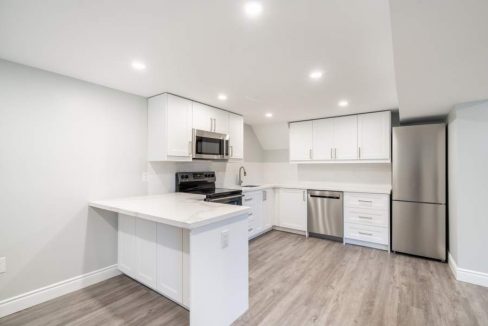 5482-Randolph-Cres-020