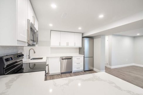 5482-Randolph-Cres-022