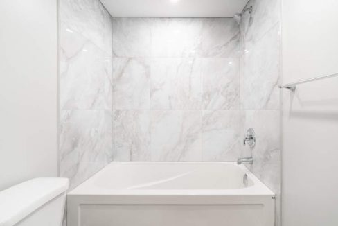 5482-Randolph-Cres-023