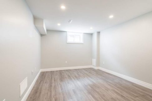 5482-Randolph-Cres-025