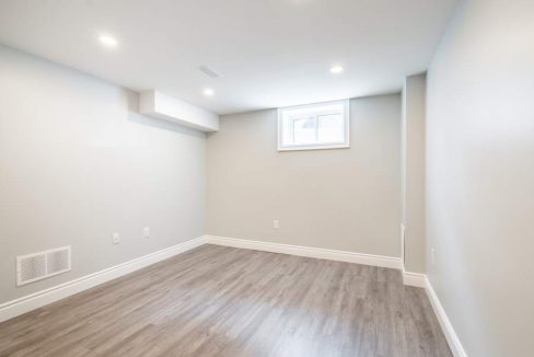 5482-Randolph-Cres-026