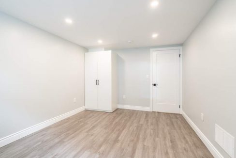 5482-Randolph-Cres-027