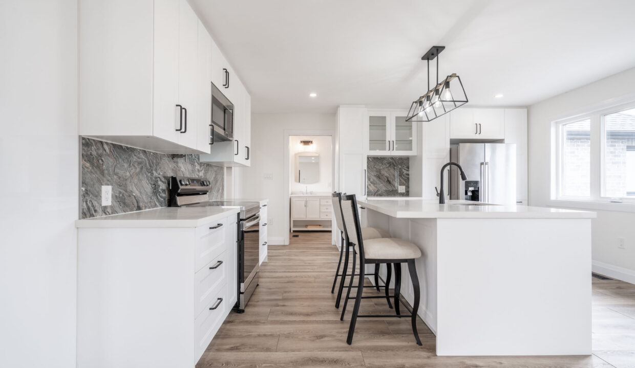 2-665 Ridge Rd W-32