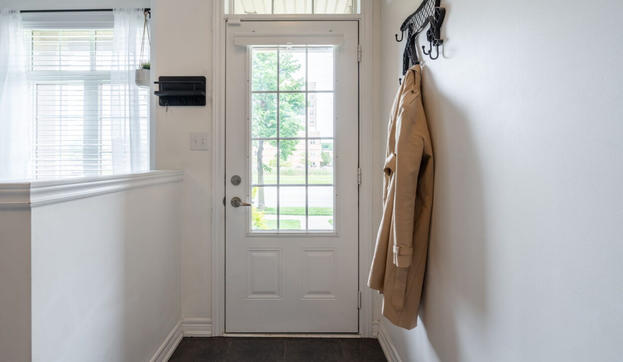 10-web-or-mls-33-4165 Upper Middle Rd- high res--10