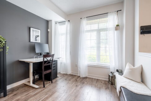 12-web-or-mls-33-4165 Upper Middle Rd- high res--12