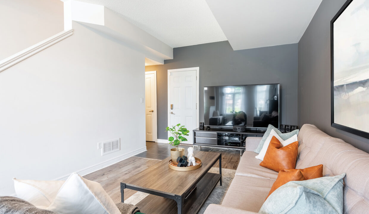 15-web-or-mls-33-4165 Upper Middle Rd- high res--15