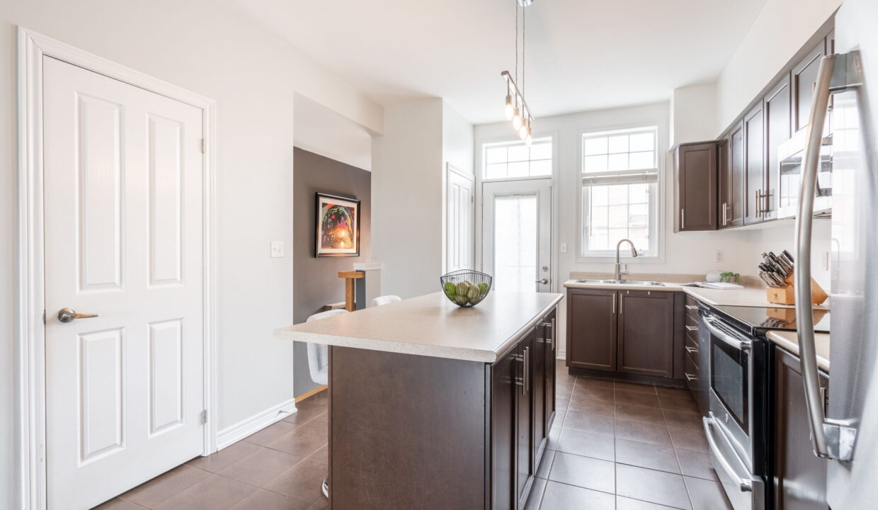 20-web-or-mls-33-4165 Upper Middle Rd- high res--20