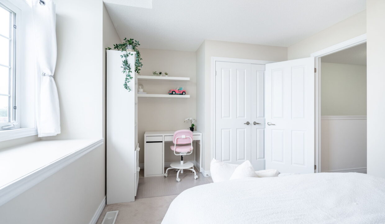 38-web-or-mls-33-4165 Upper Middle Rd- high res--38