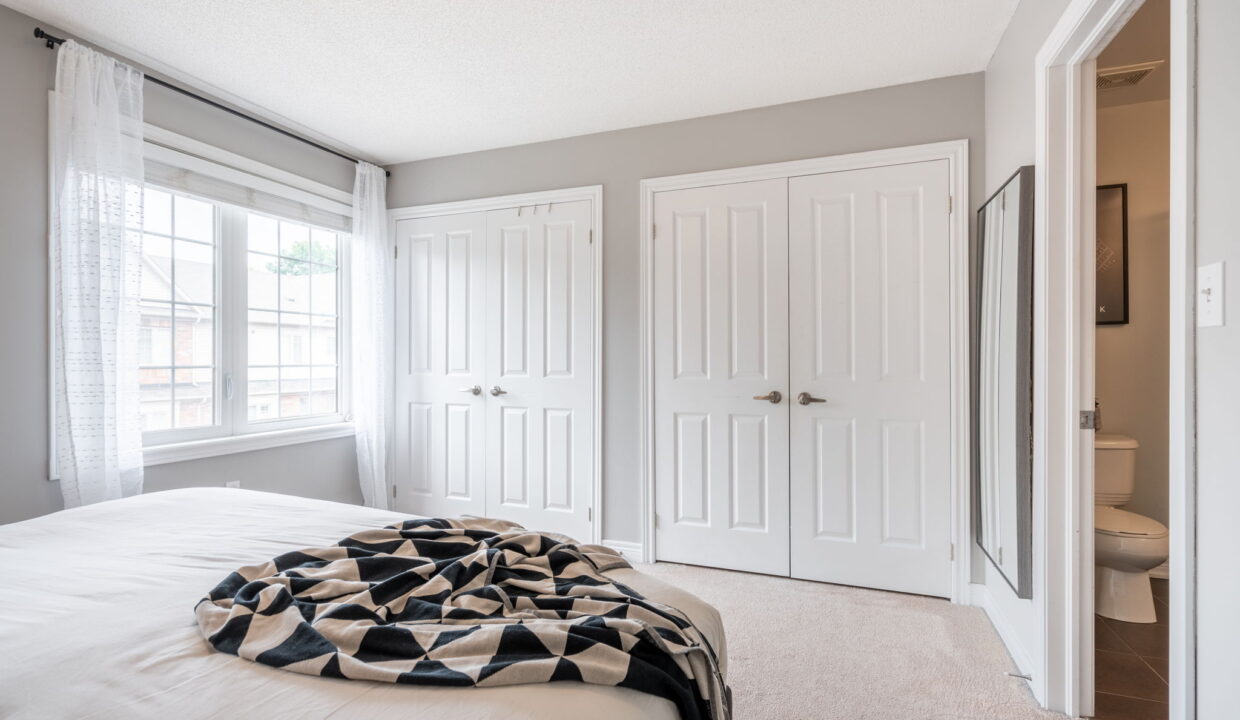 43-web-or-mls-33-4165 Upper Middle Rd- high res--43