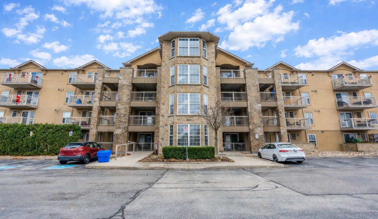 2-web-or-mls-Genevieve Serroul_206_1830 Walkers Line, Burlington_Lease-2