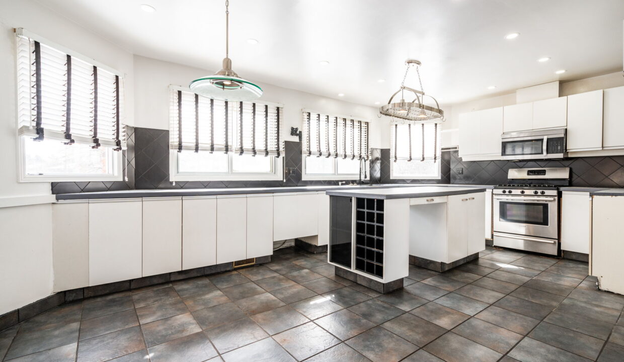 18-web-or-mls-104 Lord Simcoe Dr, Brampton-18