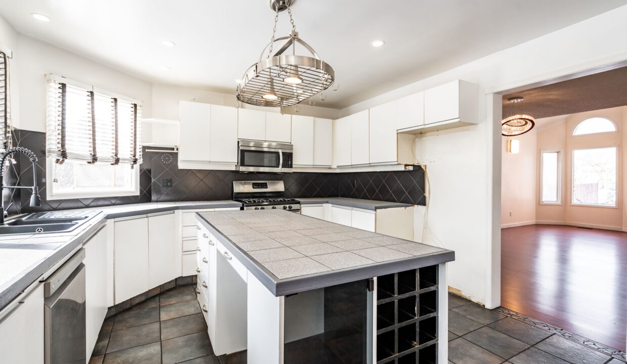 20-web-or-mls-104 Lord Simcoe Dr, Brampton-20