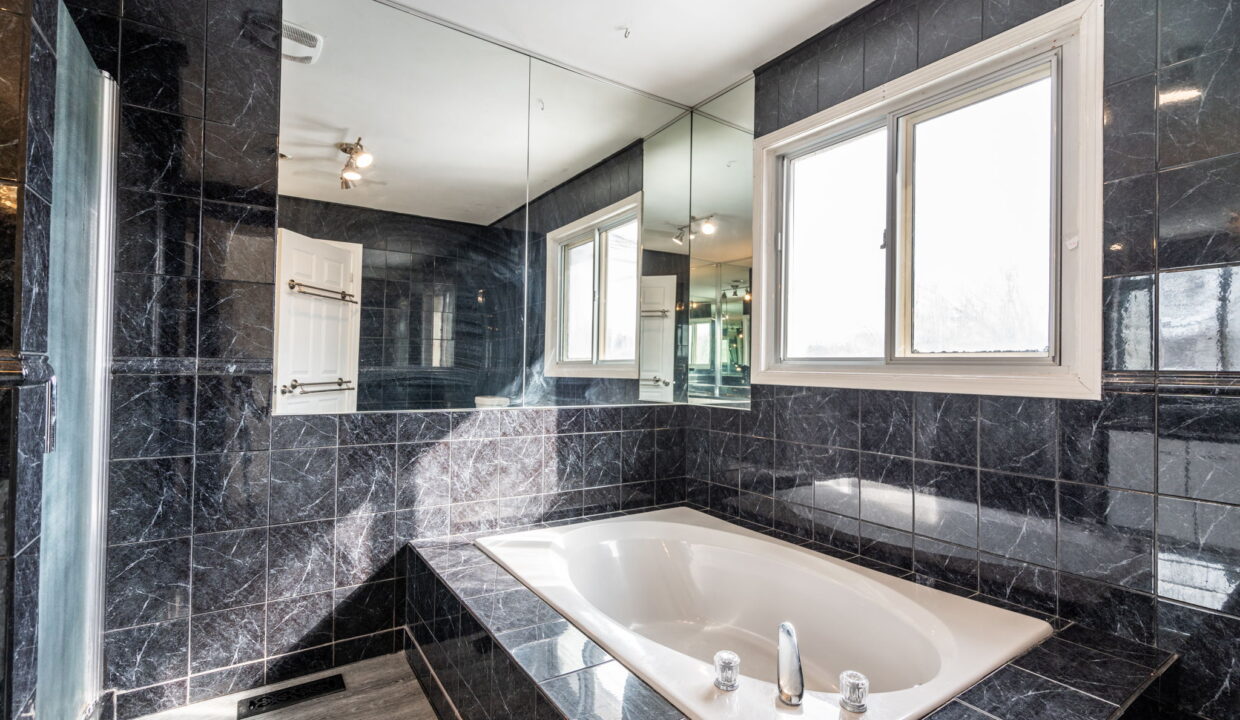 28-web-or-mls-104 Lord Simcoe Dr, Brampton-28