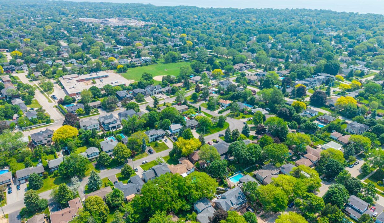 10-web-or-mls-421 Southland Cres, Oakville D Lo-10