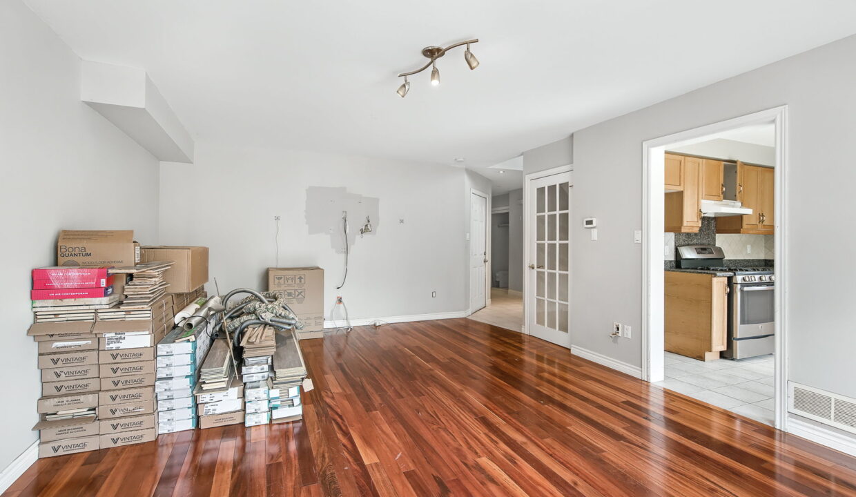 10-web-or-mls-573 Enfield Rd, Burlington-10