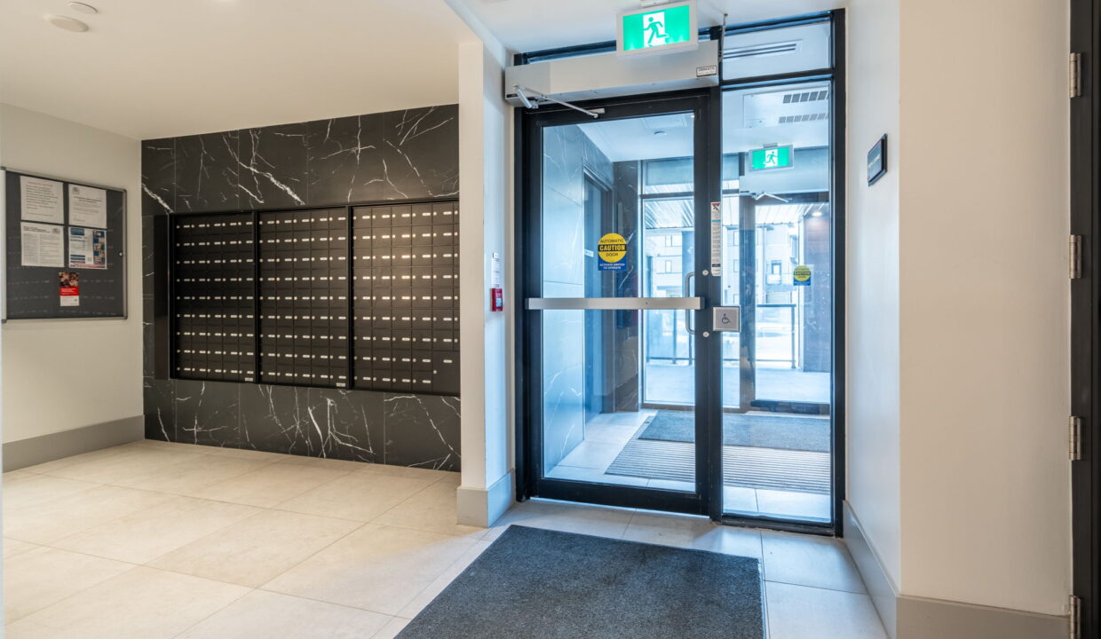 10-web-or-mls-613-600 N Service Rd, Stoney Creek - Sullivan-10