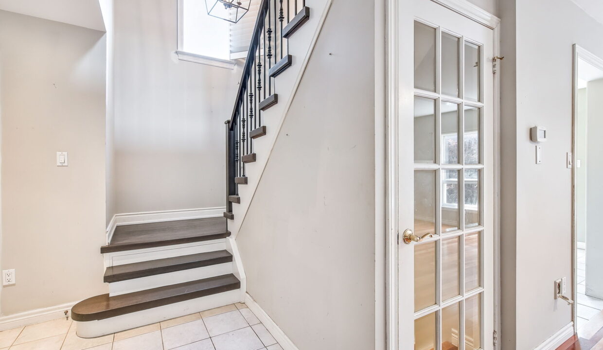 15-web-or-mls-573 Enfield Rd, Burlington-15