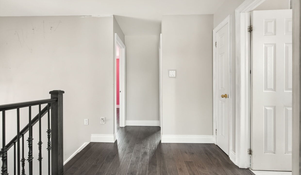 17-web-or-mls-573 Enfield Rd, Burlington-17