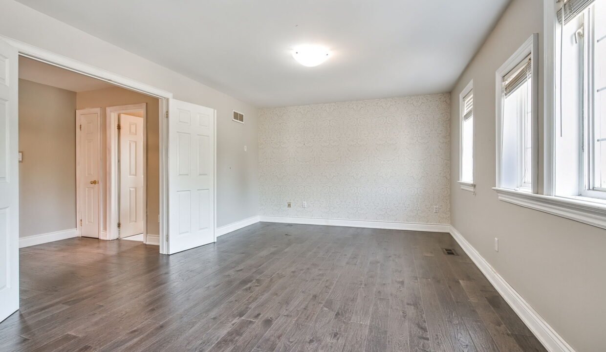 19-web-or-mls-573 Enfield Rd, Burlington-19