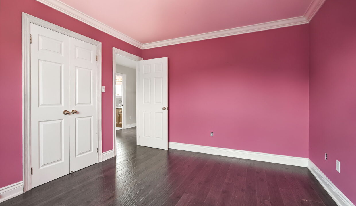 24-web-or-mls-573 Enfield Rd, Burlington-24