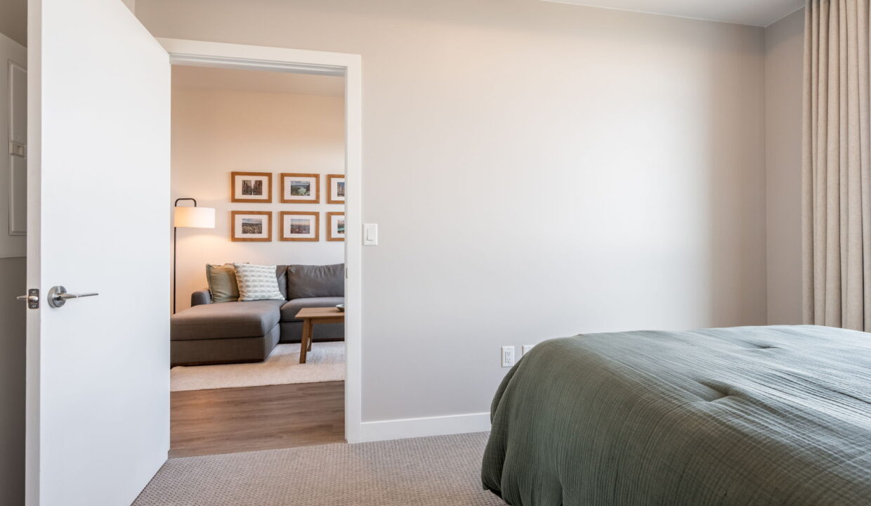 25-web-or-mls-613-600 N Service Rd, Stoney Creek - Sullivan-25