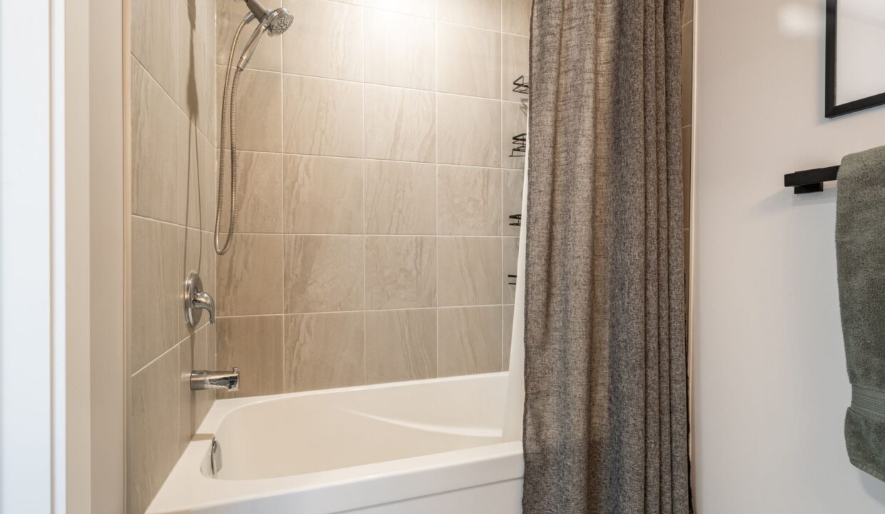 29-web-or-mls-613-600 N Service Rd, Stoney Creek - Sullivan-29