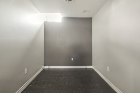 35-web-or-mls-573 Enfield Rd, Burlington-35