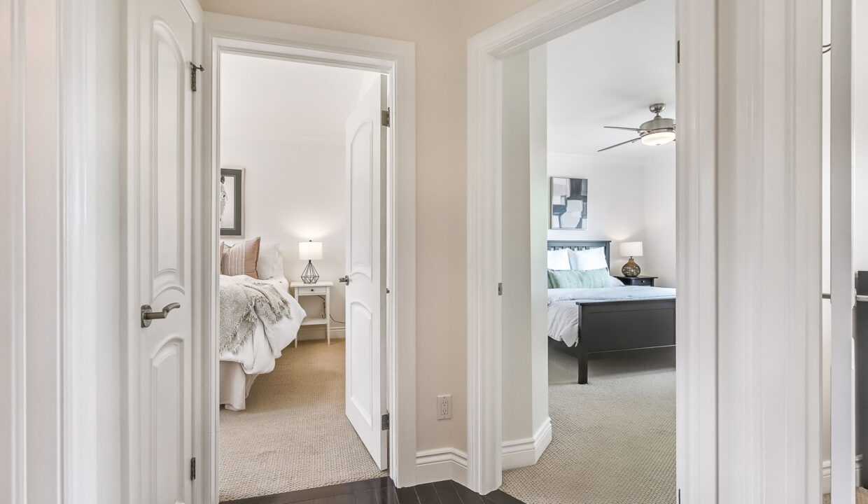 41-web-or-mls-421 Southland Cres, Oakville-31