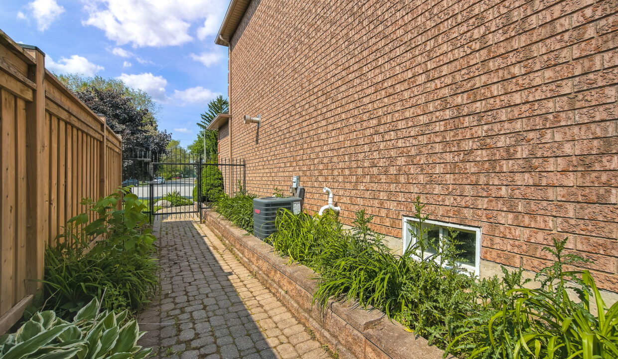 42-web-or-mls-573 Enfield Rd, Burlington-42