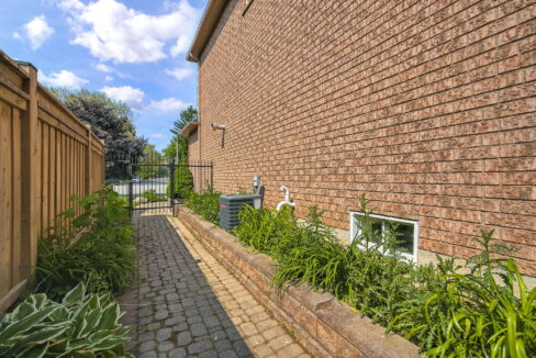 42-web-or-mls-573 Enfield Rd, Burlington-42