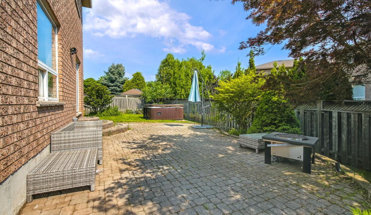 44-web-or-mls-573 Enfield Rd, Burlington-44