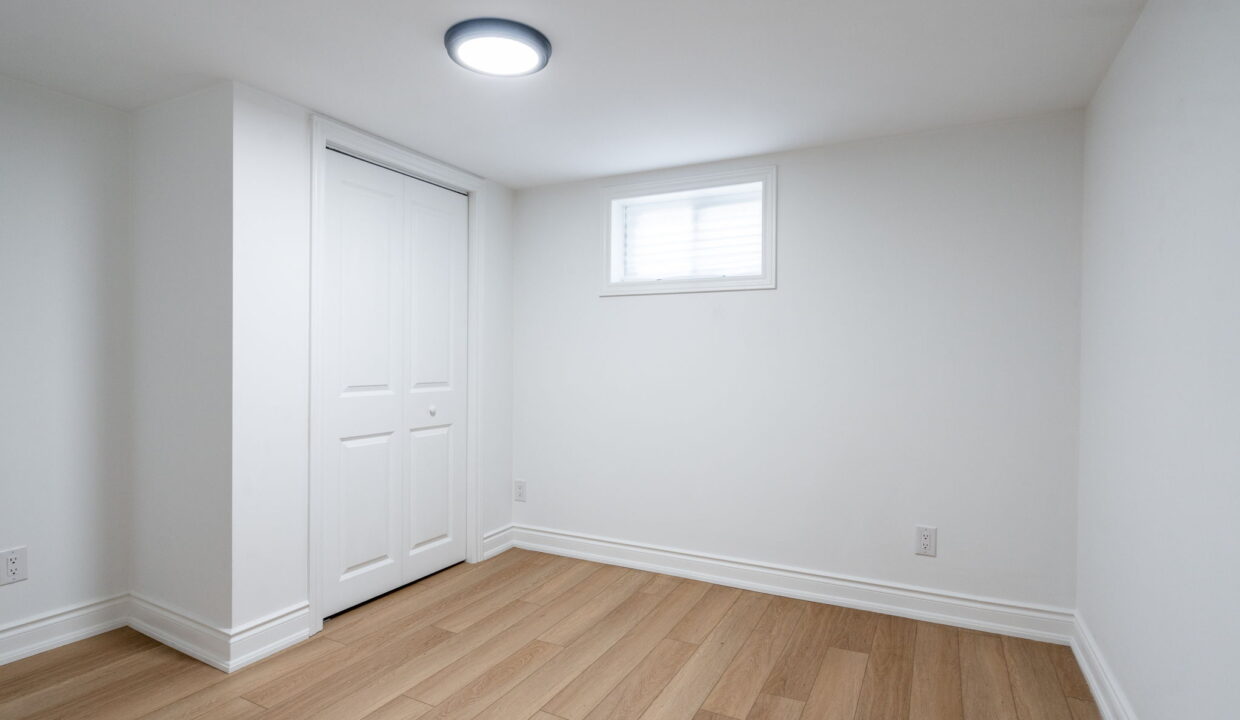 14-web-or-mls-111 W 32nd St, Hamilton-14