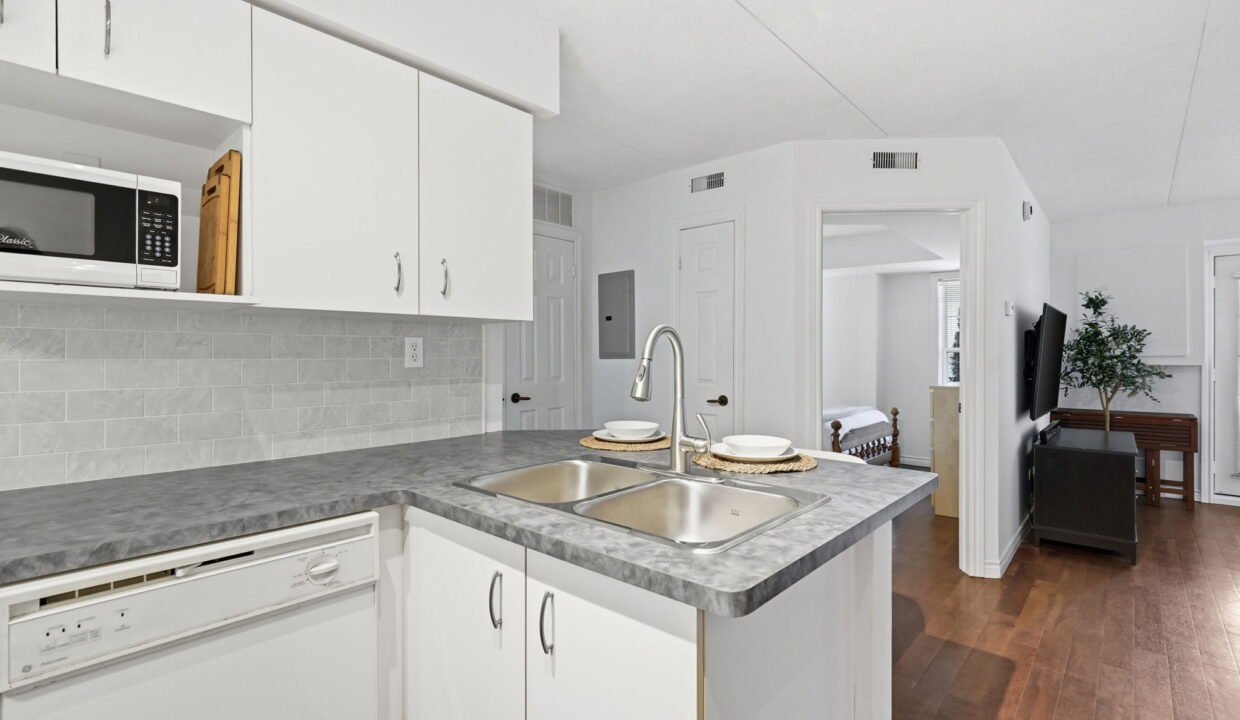 17-web-or-mls-17-Shannon Sullivan_4015 Kilmer Dr 308