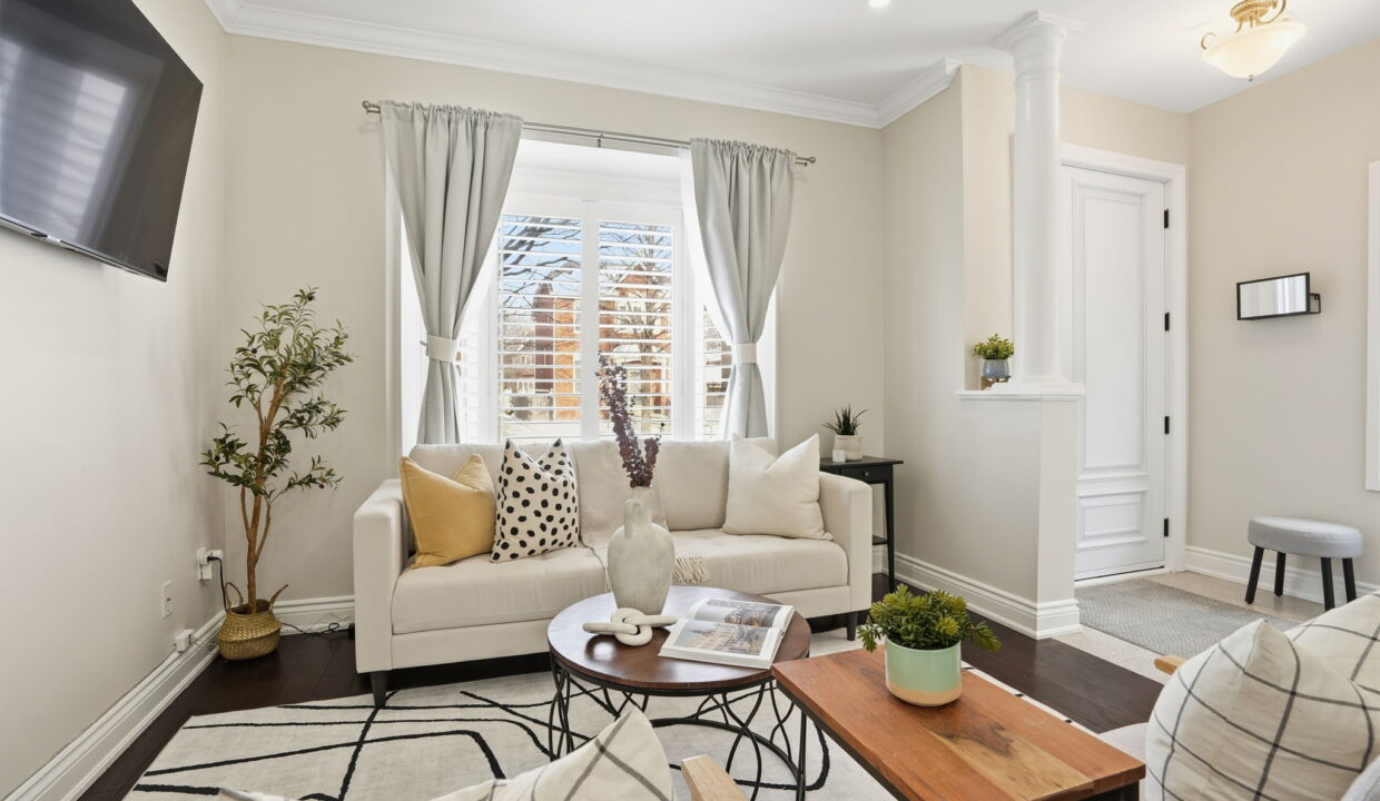 10-web-or-mls-2669 Castle Hill Crescent, Oakville-10