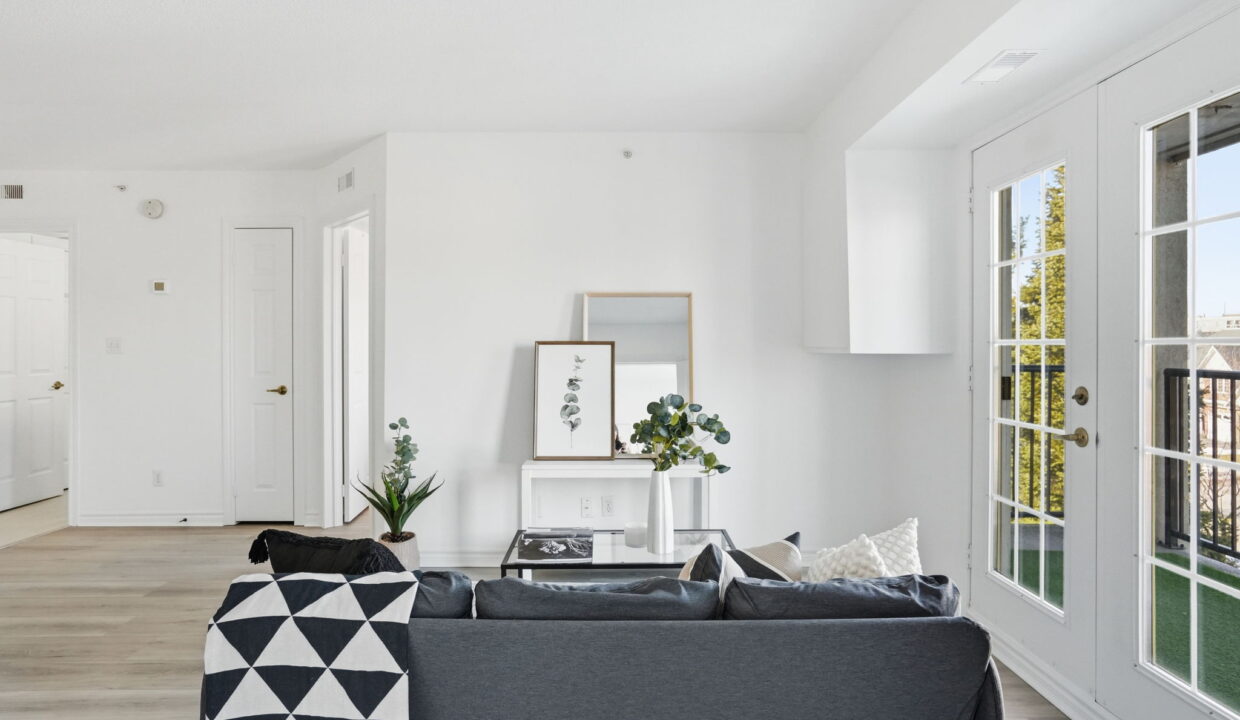 20-web-or-mls-20-Genevieve Serroul_1431 Walkers Line 309_Burlington