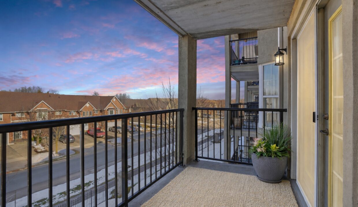 35-web-or-mls-35-Genevieve-Serroul_1431-Walkers-Line-309_Burlington