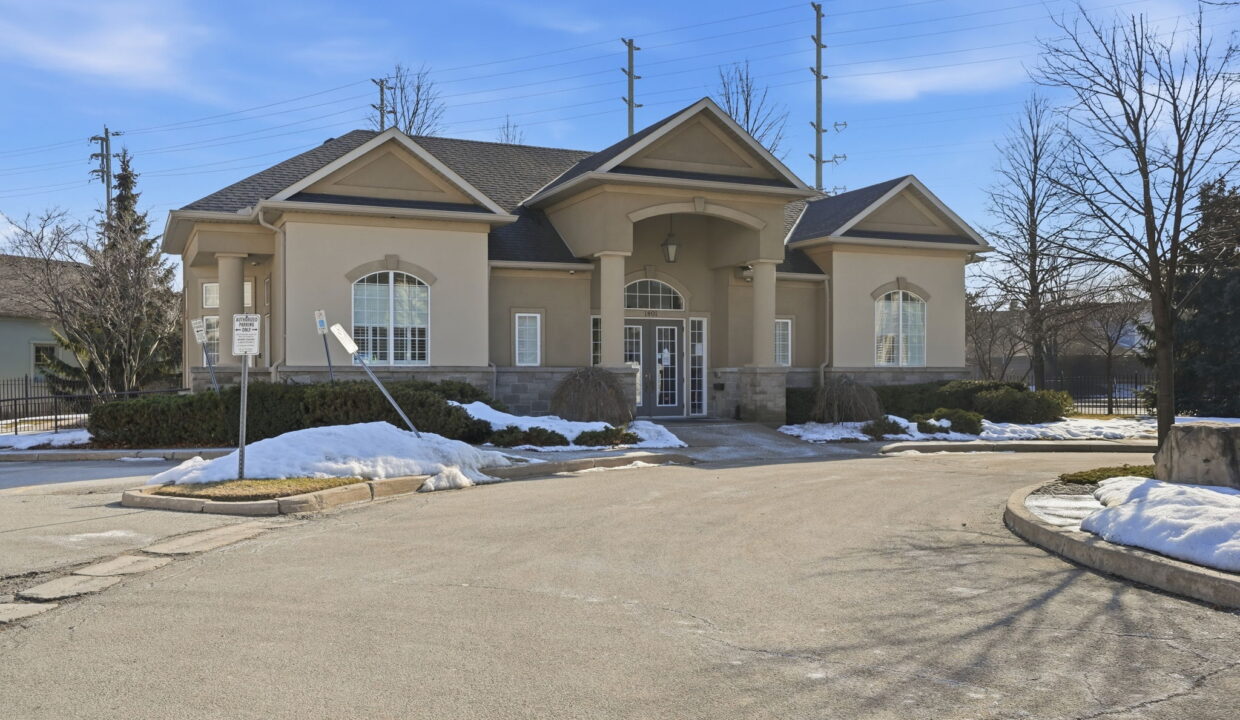 38-web-or-mls-38-Genevieve Serroul_1431 Walkers Line 309_Burlington